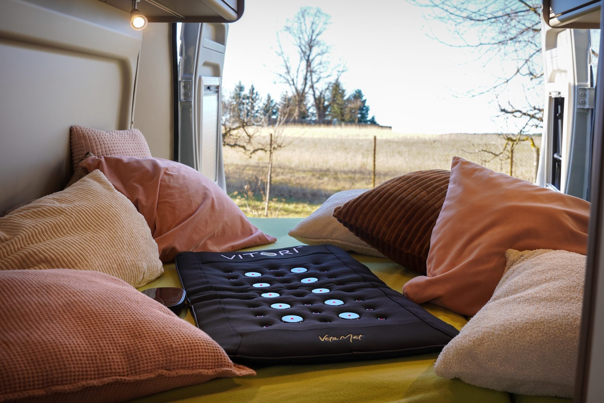 VitaMat Mini im Camper mit Blick nach draußen